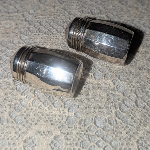 Vintage sterling silver miniature salt and pepper shaker set . - Picture 2 of 6